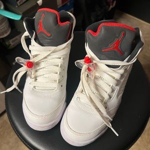 KIDS JORDANS